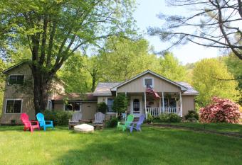 Henson Cove Place Bed and Breakfast w/Cabin allows 18 year olds to book a room