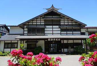 Yakushidaira Akanejyuku allows 18 year olds to book a room