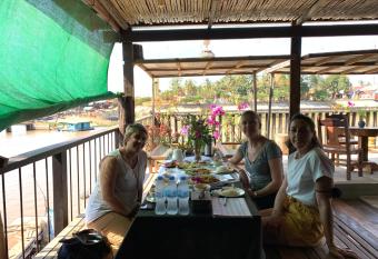 ST 63 Home Stay & Tour Kampong Khleang has Balcony rooms