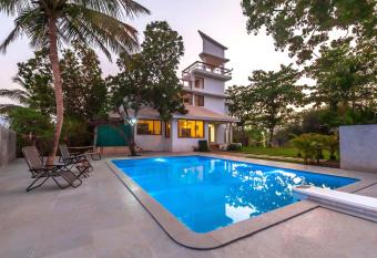 StayVista s Santoni Farms - Riverside Bliss with Pool, Orchard & Activities has Balcony rooms