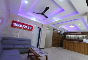 Hotel Embassy allows 18 year olds to book a room