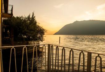 Casa Dante has Balcony rooms