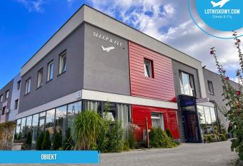 Sleep&Fly allows 18 year olds to book a room