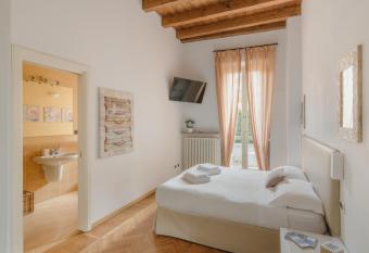 Quarenghi16 allows 18 year olds to book a room