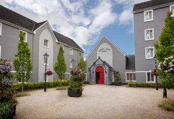 Temple Gate Hotel allows 18 year olds to book a room