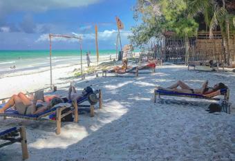 Drifters Zanzibar has Balcony rooms