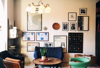 Hotel Alexandra allows 18 year olds to book a room