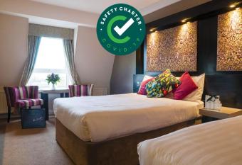 Flannery s Hotel allows 18 year olds to book a room