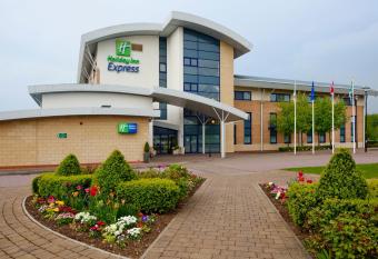 Holiday Inn Express Northampton - South, an IHG Hotel allows 18 year olds to book a room