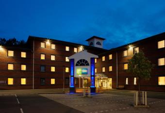 Holiday Inn Express Droitwich Spa, an IHG Hotel allows 18 year olds to book a room