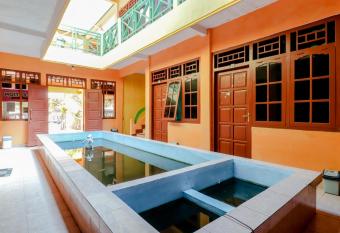 Hotel Kukup Indah allows 18 year olds to book a room