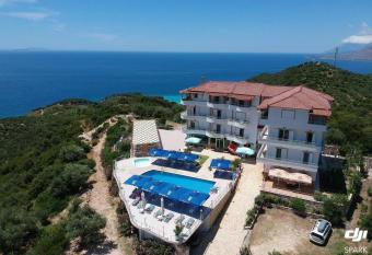 Hotel Vila Kafe has Balcony rooms