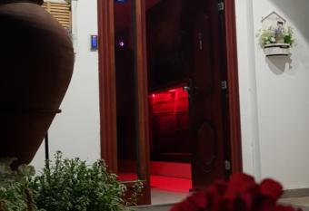 Mylos Court Apartments has Balcony rooms