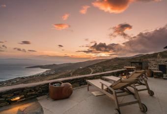 Villa Ioli has Smoking/Balcony rooms