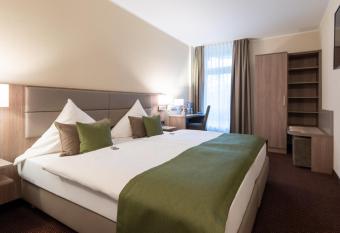 Hotel im Park allows 18 year olds to book a room