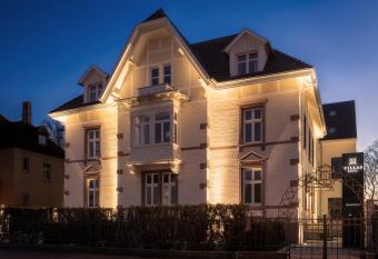 Hotel Villa8 allows 18 year olds to book a room