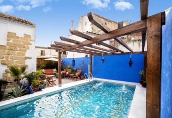 Atelier 88 Boutique B&B allows 18 year olds to book a room