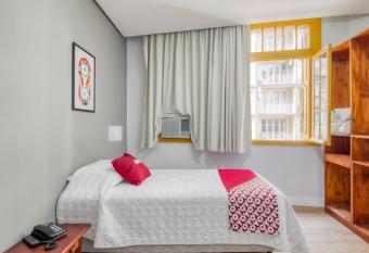 OYO Hotel Lancaster, Porto Alegre allows 18 year olds to book a room