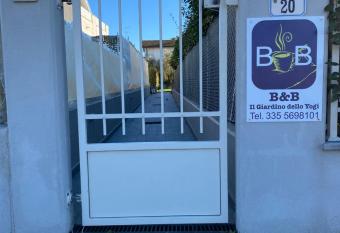 B&B il giardino dello Yogi has Balcony rooms