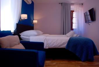 Old Town Inn has Balcony rooms