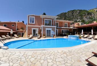 Angels Pool Studios and Apartments has Balcony rooms