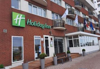 Holiday Inn Calais-Centre, an IHG Hotel has Balcony rooms