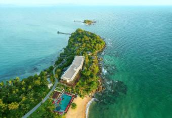 Nam Nghi Coral Peninsula Phu Quoc allows 18 year olds to book a room