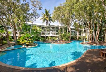 Palm Cove Beach Apartment has Balcony rooms