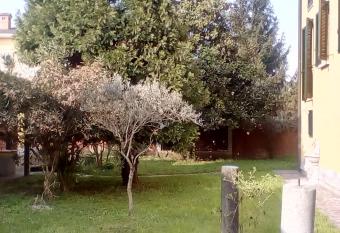 Locanda i Tarocchi allows 18 year olds to book a room