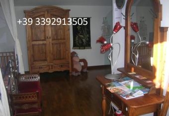 La mansarda con piscina has Balcony rooms