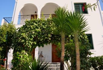 Kostas  Garden has Balcony rooms