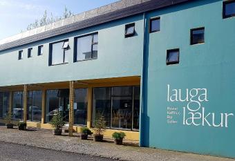 L  kur Guesthouse allows 18 year olds to book a room