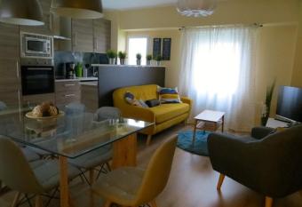 Viv. Tur  stica Museo del Comercio has Balcony rooms