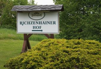 Richzenhainer-Hof allows 18 year olds to book a room