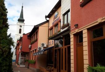 Business Club Selen  a has Smoking/Balcony rooms