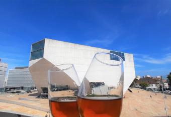 Boavista Class Inn allows 18 year olds to book a room