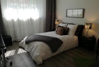 Stopoase allows 18 year olds to book a room