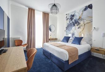 H  tel Les Nations The Originals Boutique VICHY allows 18 year olds to book a room