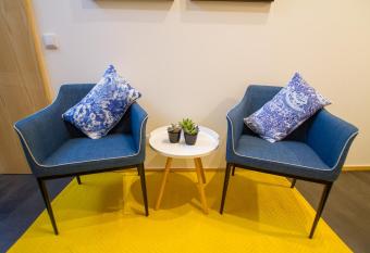 Casa dos Mercanteis allows 18 year olds to book a room