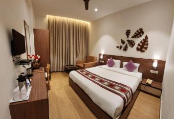 Hotel Gorbandh has Smoking/Balcony rooms