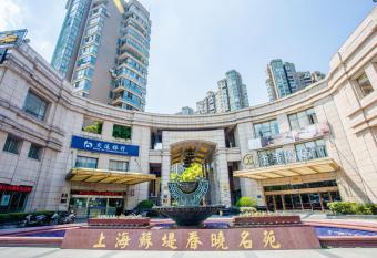 JI Hotel Shanghai Wuning Road Subway Station allows 18 year olds to book a room