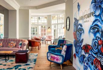 Mercure Bristol Grand Hotel allows 18 year olds to book a room