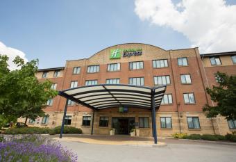 Knowsley Inn & Lounge formally Holiday Inn Express allows 18 year olds to book a room