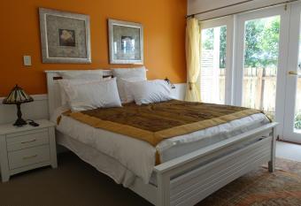 Winston Cottage has Balcony rooms