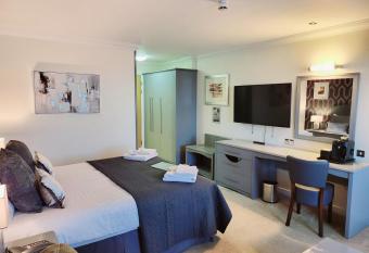 The Telford Whitehouse Hotel allows 18 year olds to book a room