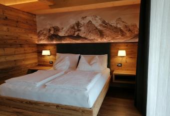 DOLOMITES B&B - Suites, Apartments and SPA has Balcony rooms
