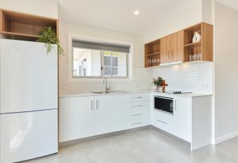 BIG4 Launceston Holiday Park has Balcony rooms