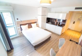 All Suites Choisy Le Roi has Balcony rooms