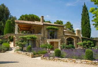 Domaine Les Roullets allows 18 year olds to book a room