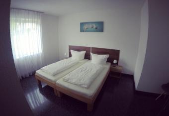 G  stezimmer Faut allows 18 year olds to book a room